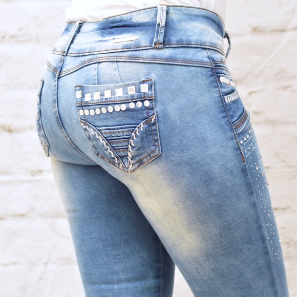 ❌SOLD❌ Embellished Colombian Bonage Jeans - Picture 3 of 4